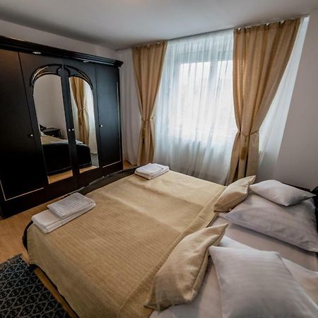 デヴァApartament Sorina Mariaアパートメント エクステリア 写真