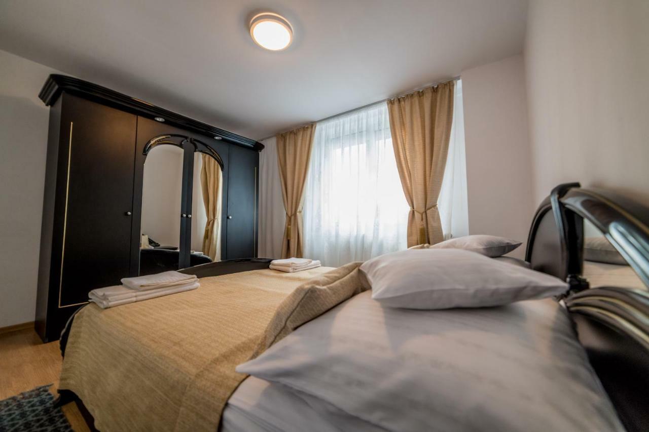 デヴァApartament Sorina Mariaアパートメント エクステリア 写真