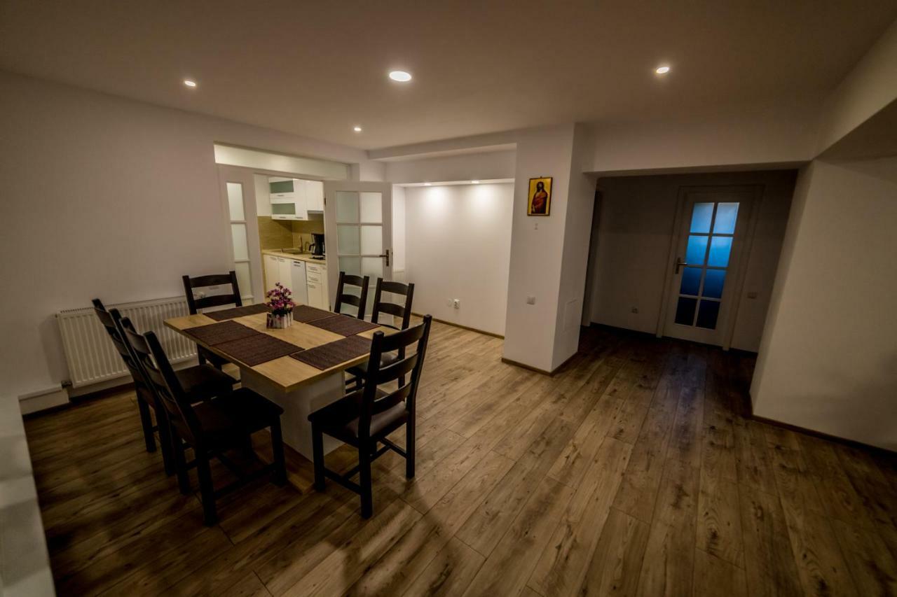 デヴァApartament Sorina Mariaアパートメント エクステリア 写真