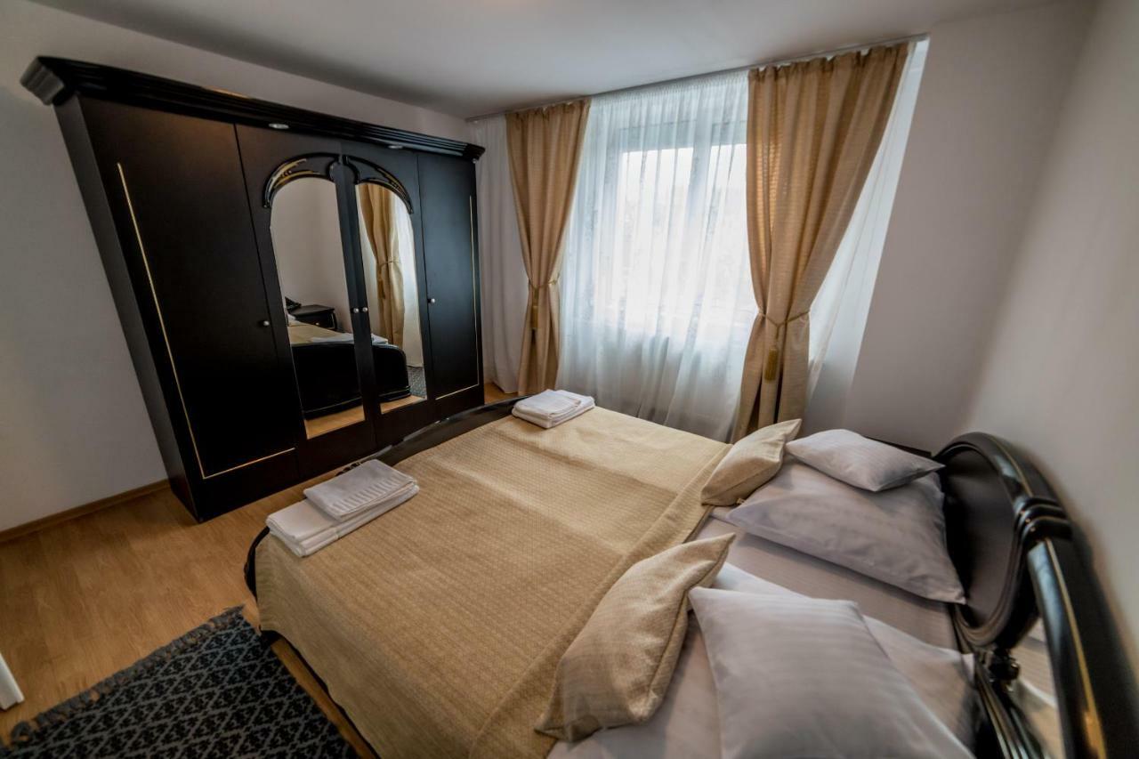 デヴァApartament Sorina Mariaアパートメント エクステリア 写真